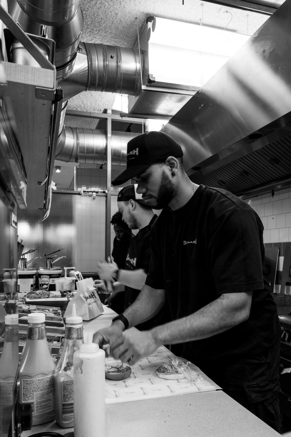 Het Smash-team aan het werk in de keuken